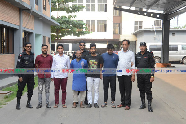 আন্তর্জাতিক নারী পাচারকারী চক্রের ৬ সদস্য গ্রেফতার