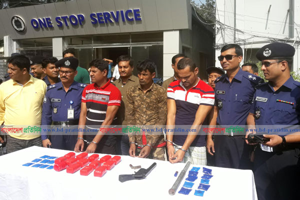 কুমিল্লায় ৩২০০০পিস ইয়াবা ও অস্ত্র উদ্ধার