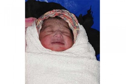 গভীর রাতে বনের ঝোঁপে মিলল নবজাতক কন্যা!
