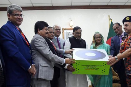 ফায়ার সার্ভিসকে ৩টি জাম্বু কুশন দিলেন প্রধানমন্ত্রী