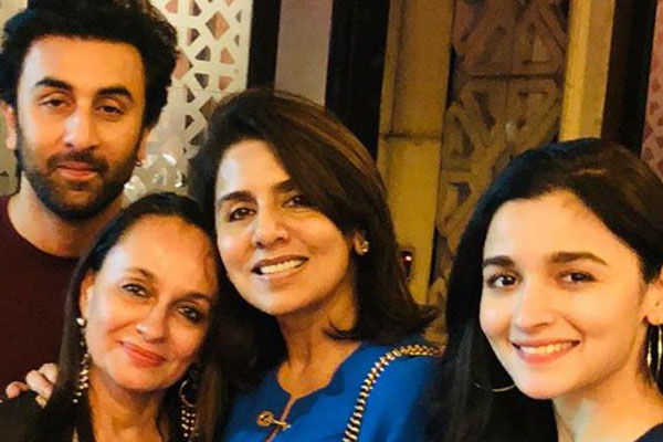 অপেক্ষা শুধু বিয়ের, রণবীর-আলিয়া পরিবার আরও কাছাকাছি