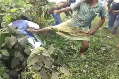 লাথি মেরে গর্তে ফেলে দেওয়া হল পশ্চিমবঙ্গের বিজেপি প্রার্থীকে

