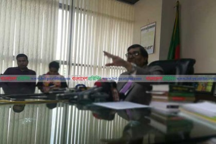 কর্মচারী নিয়োগে ৪ কোটি টাকা অনিয়মের অভিযোগ ইসি মাহবুব তালুকদারের