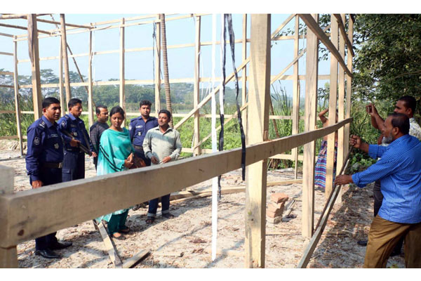 সন্ধ্যা নদীর তীরে অবৈধ স্থাপনা উচ্ছেদ
