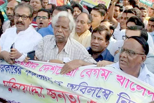 'খালেদাকে মুক্ত করতে চাইলে রাজপথে নামতে হবে' 