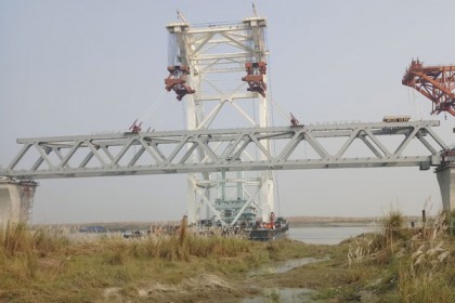 পদ্মাসেতুতে বসল ১৭তম স্প্যান, ২৫৫০ মিটার দৃশ্যমান