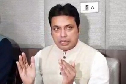আমার বাবাও বাংলাদেশ থেকে এসেছে, এনআরসি চালু হলে মুখ্যমন্ত্রীত্ব চলে যাবে: বিপ্লব 