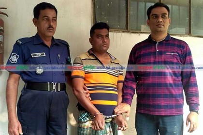 দুই গৃহবধূর কানের দুল ছিনিয়ে পালানোর সময় গ্রেফতার