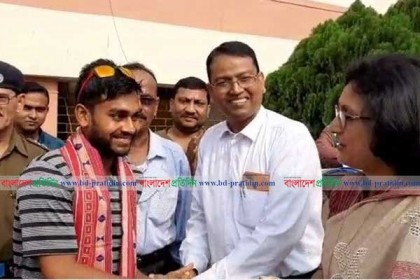 এলেন, দেখলেন, ব্যাট-বলে মন জয় করলেন মিরাজ!

