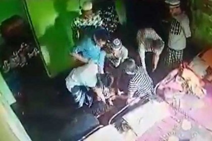 মাদকাসক্তি পুনর্বাসন কেন্দ্রে কলেজছাত্রকে পিটিয়ে হত্যা, ভিডিও ভাইরাল