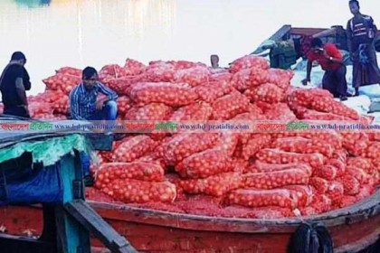 টেকনাফ স্থলবন্দরে মিয়ানমারের ৫৪৮ মেট্রিক টন পিয়াজ