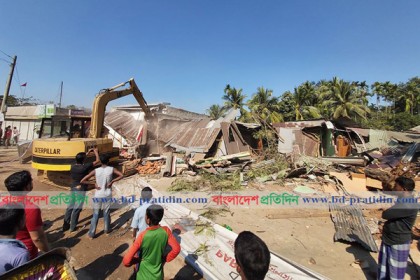 শ্রীমঙ্গলে রেলের অবৈধ স্থাপনায় উচ্ছেদ অভিযান