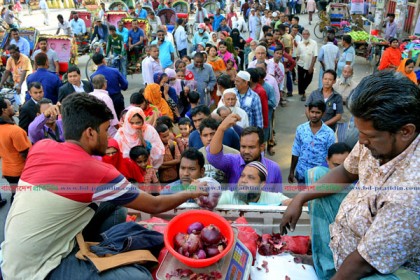 মিশর থেকে আনা পিয়াজ ৪৫ টাকা কেজিতে বিক্রি