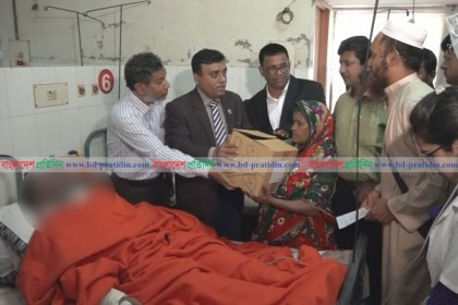 অগ্নিদগ্ধ সাহিদার পাশে দাঁড়াল প্রশাসন