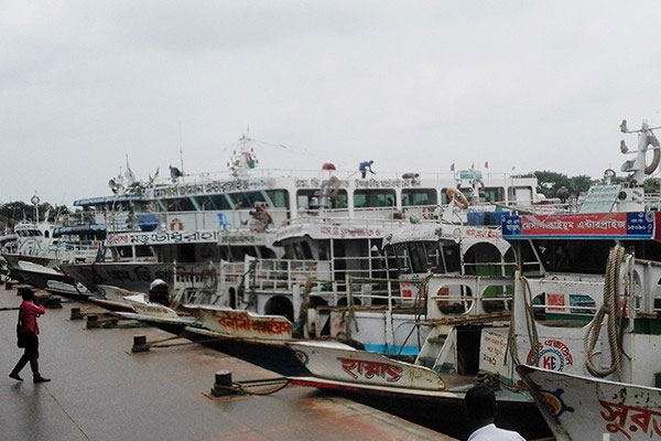 রাত থেকে নৌযান শ্রমিকদের কর্মবিরতির ঘোষণা
