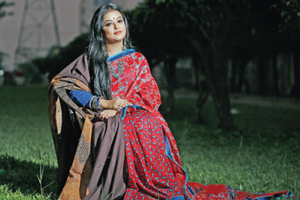 শীতে শাড়ি ও শাল