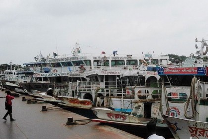 রাত থেকে নৌযান শ্রমিকদের কর্মবিরতির ঘোষণা
