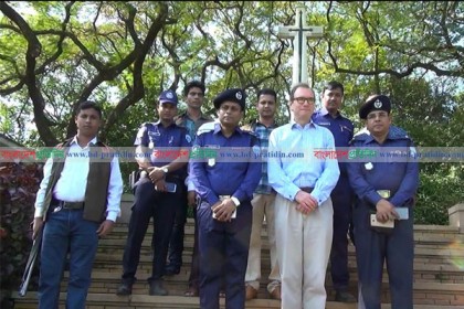 ময়নামতি ওয়ার সিমেট্রি পরিদর্শনে বৃটিশ হাই কমিশনার