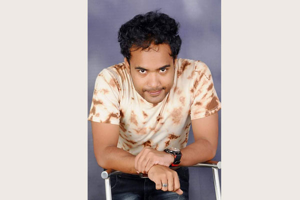 ৩টি চলচ্চিত্রের গল্প লিখলেন নায়ক