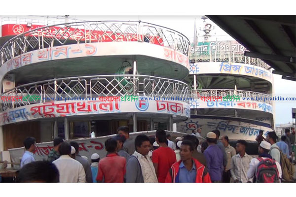 নৌযান শ্রমিকদের কর্মবিরতিতে পটুয়াখালীতে যাত্রীদের ভোগান্তি