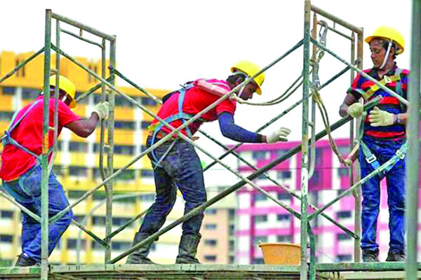 কাটছে না শ্রমবাজারের অনিশ্চয়তা