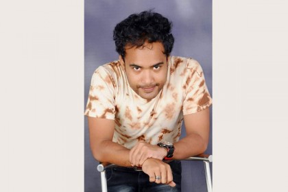 ৩টি চলচ্চিত্রের গল্প লিখলেন নায়ক