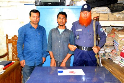 লামায় ইয়াবাসহ আটক ১