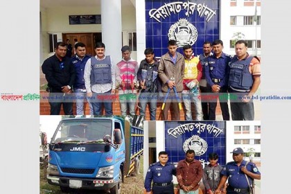 নওগাঁয় দেশীয় অস্ত্রসহ ৪ ডাকাত গ্রেফতার