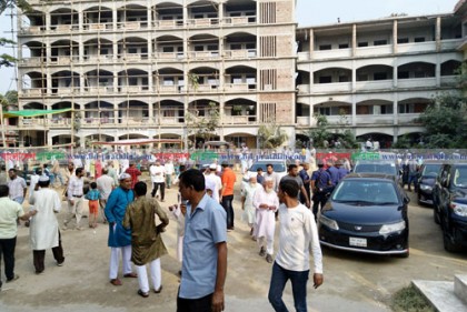 স্কুলের বার্ষিক পরীক্ষা ও ক্লাস বন্ধ রেখে আওয়ামী লীগ নেতার ভূরিভোজ!