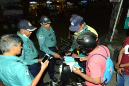 নতুন সড়ক আইনে মামলা শুরু