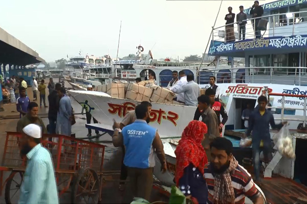 একদিন বন্ধ থাকার পর বরিশালে ফের নৌ চলাচল স্বাভাবিক
