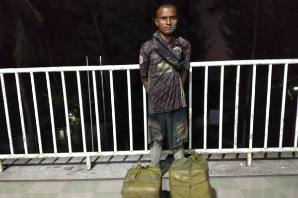 ২ লাখ ইয়াবাসহ মিয়ানমারের নাগরিক আটক