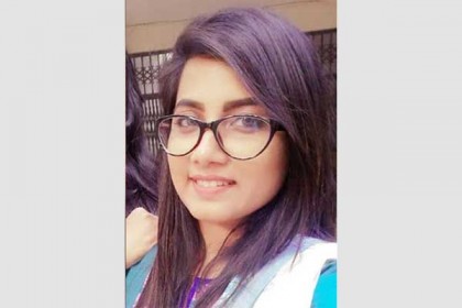 মোটরসাইকেল থেকে পড়ে আইসিইউতে ইডেনছাত্রী