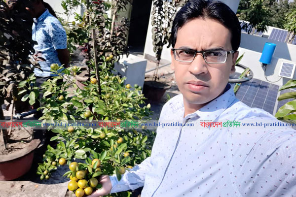 খানসামায় ইউএনও’র শখের ছাদ বাগান