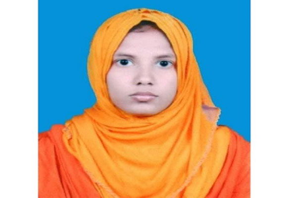 পাঁচটি বিশ্ববিদ্যালয়ে চান্স পেয়েও ভর্তি অনিশ্চিত নাটোরের ফাতেমার!