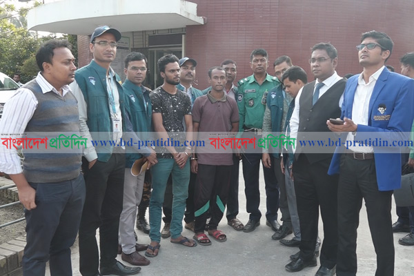 খুলনায় পাসপোর্ট অফিসের ৪ জনের বিরুদ্ধে ব্যবস্থা, ২ জনের জেল