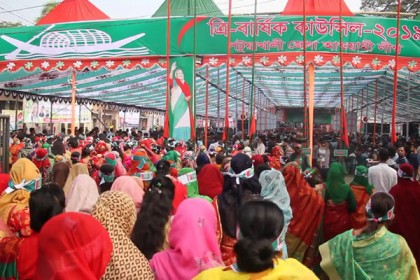 দলে দলে মিছিল নিয়ে পটুয়াখালী সম্মেলনে আওয়ামী লীগ নেতাকর্মীরা