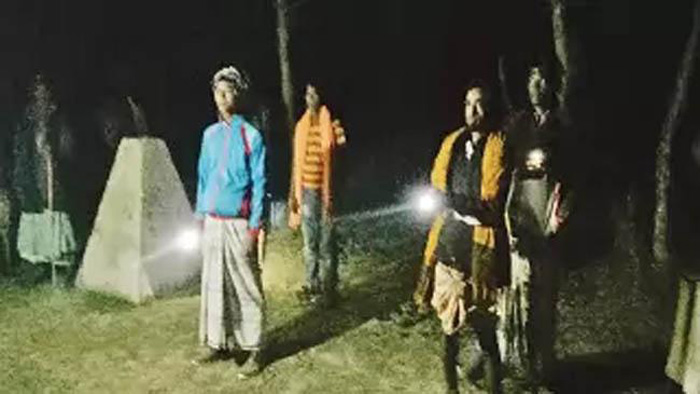 রাজশাহী সীমান্তে অনুপ্রবেশ আতঙ্ক, রাত জেগে পাহারা
