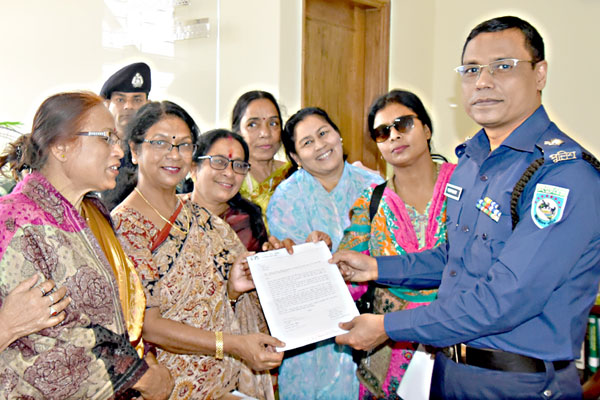শিশু ধর্ষণ ও হত্যা ঘটনার দ্রুত বিচার দাবিতে মহিলা পরিষদের স্মারকলিপি