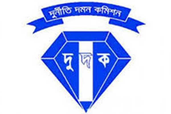 দুদকের মামলায় বিমানের সাবেক পরিচালক ও ডিজিএম গ্রেফতার