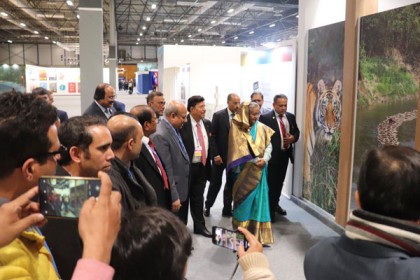 জলবায়ু সম্মেলনে প্রধানমন্ত্রী শেখ হাসিনার বাংলাদেশ প্যাভিলিয়ন পরিদর্শন