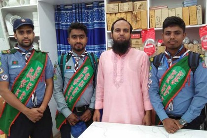 নিরাপদ সড়কের দাবিতে তিন শিক্ষার্থীর ১৫০ কিলোমিটার পদযাত্রা