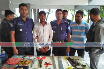 নোয়াখালীতে ডাকাতির প্রস্তুতিকালে অস্ত্রধারী আসামি গ্রেফতার