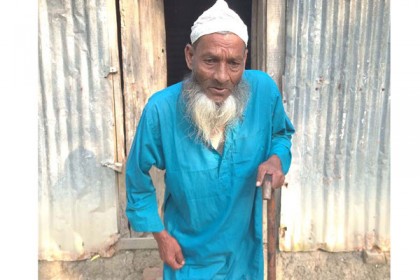 সত্তরোর্ধ লাল মিয়ার ভাগ্যে এখনো জোটেনি বয়স্ক ভাতা
