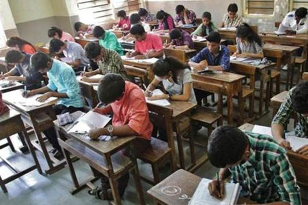 পরীক্ষার হলে পুলিশ দেখেই তিনতলা থেকে লাফ শিক্ষার্থীর, অতঃপর...