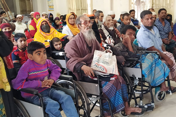 মোরেলগঞ্জে ৬১ প্রতিবন্ধীর মাঝে সহায়ক উপকরণ বিতরণ