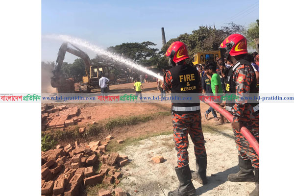 সাভারে ৫ ইটভাটা গুড়িয়ে দিল পরিবেশ অধিদপ্তর, জরিমানা ২৩ লাখ 