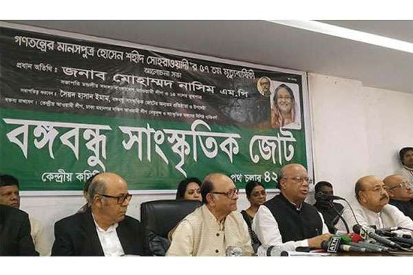‘চকলেট নয়, খালেদার আইনজীবীদের বিষ খাওয়া উচিত’