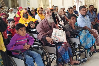 মোরেলগঞ্জে ৬১ প্রতিবন্ধীর মাঝে সহায়ক উপকরণ বিতরণ