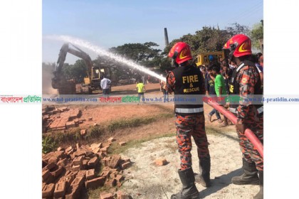 সাভারে ৫ ইটভাটা গুড়িয়ে দিল পরিবেশ অধিদপ্তর, জরিমানা ২৩ লাখ 